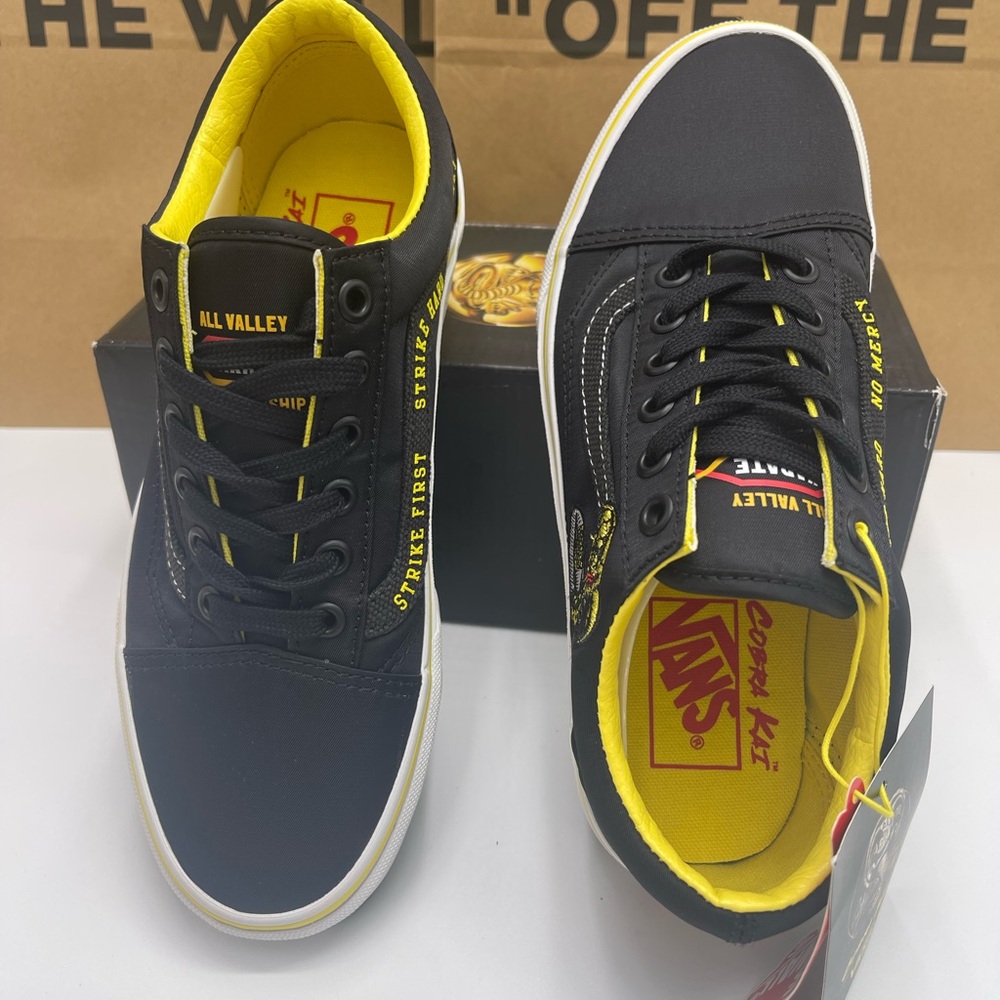 Vans Men's Old Skool Cobra Kai Black/Yellow/White Sneakers
VN0A3WKT05N - Picture 5 of 16
